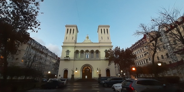 Мультикультурный Петербург: лютеранская церковь Святых Петра и Павла на Невском проспекте