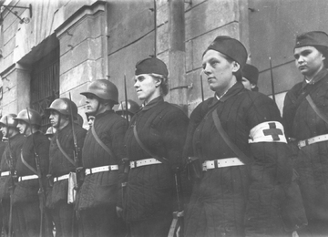 Вооруженный отряд ленинградских энергетиков перед отправкой на фронт. 1941 год